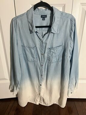 J. Jill Denim Light Blue Shirt ombré with 2 call outs